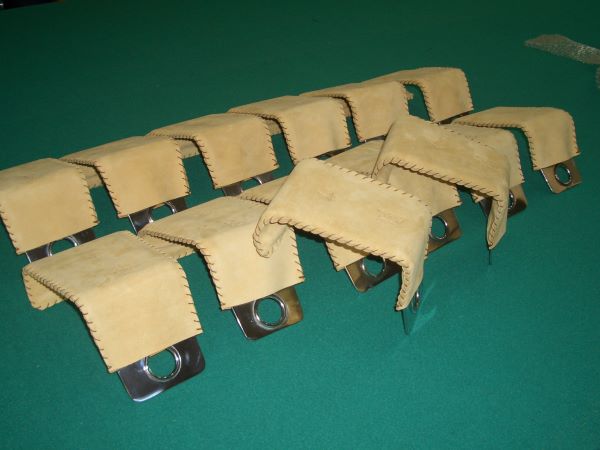 Finitura Cucita A Mano.jpg